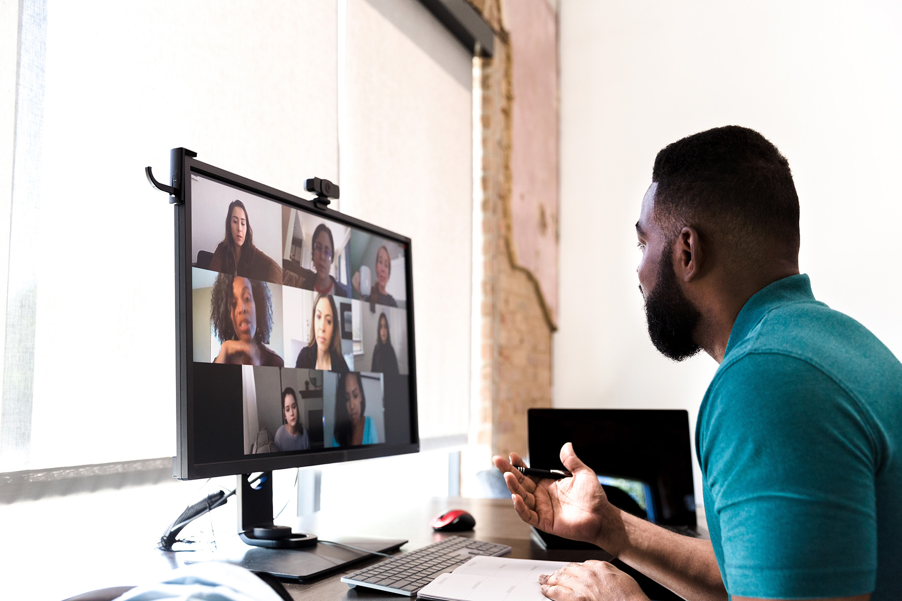 Online meeting or training, showing a discussion in progress
