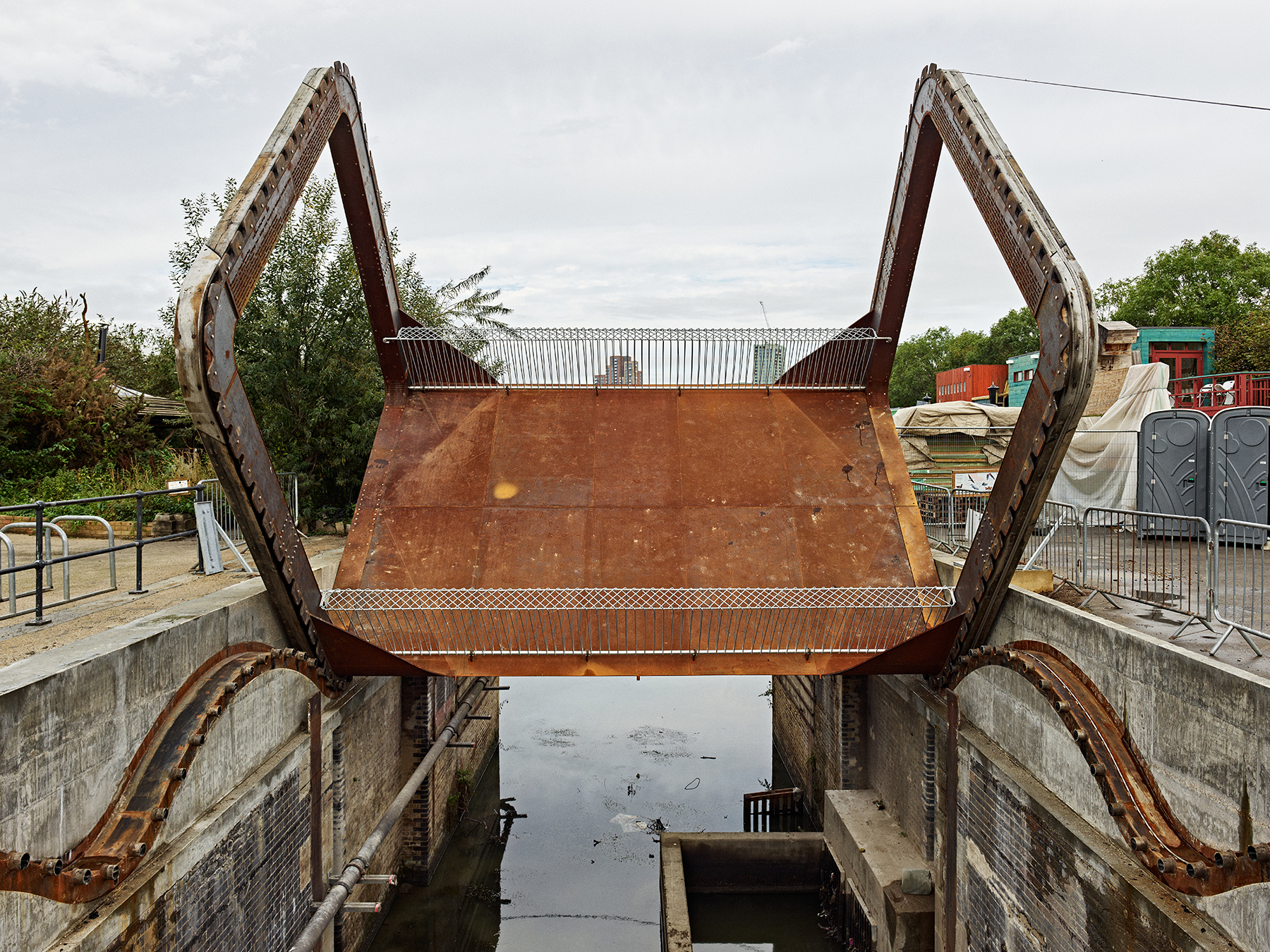 PARTIALLY INVERTED BRIDGE