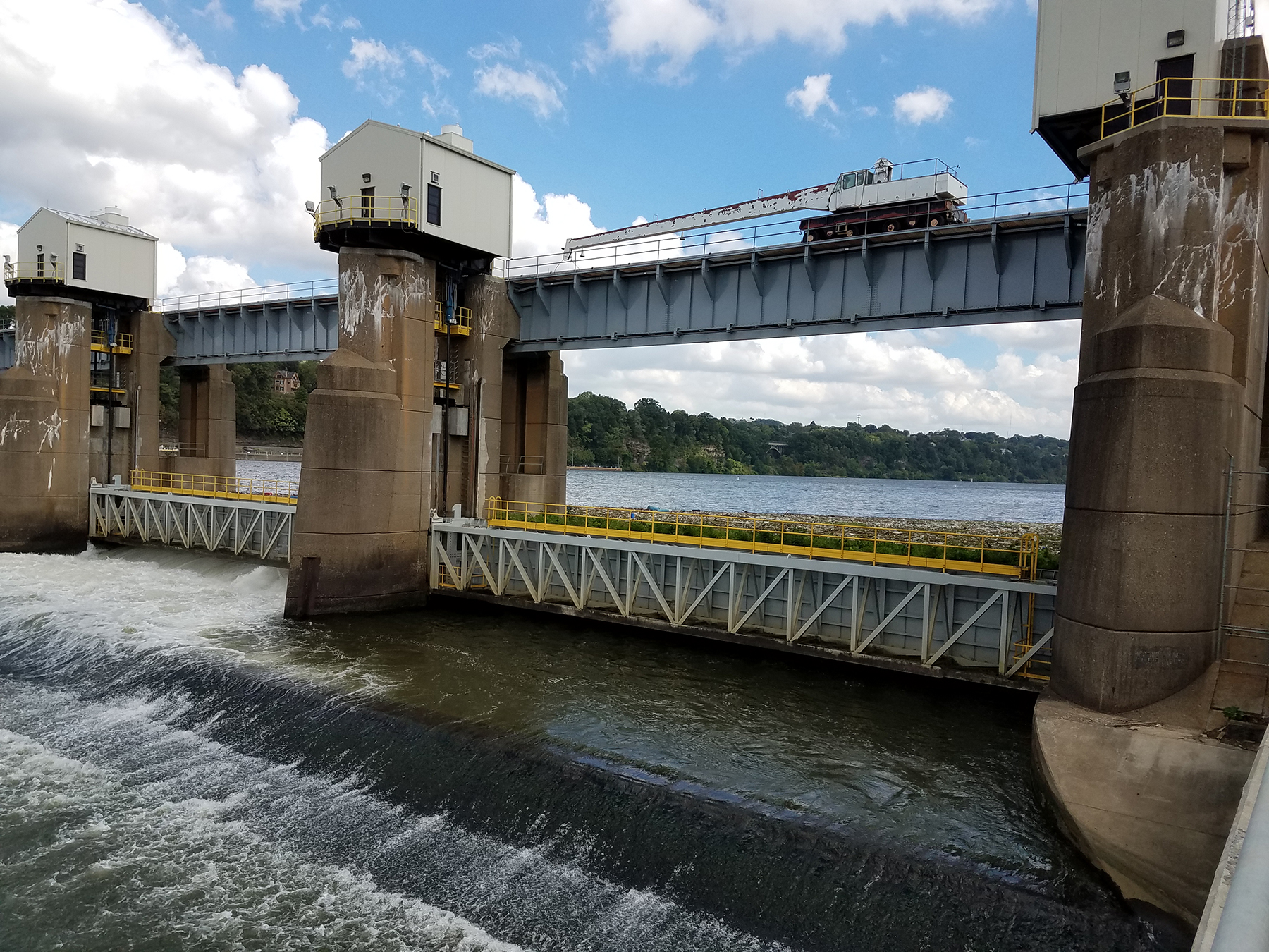 The Emsworth Locks and Dams facility includes two gated dams situated on either side of an island in the Ohio River. The addition of a powerhouse with three turbines will enable the generation of almost 100,000 MWh per year. (Image courtesy Rye Development)